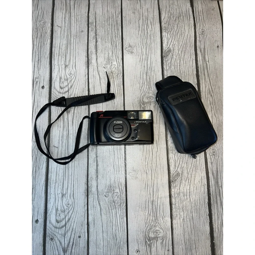 Pentax AF Zoom 70S vintage 35mm film camera zoom lens point and shoot With Case
